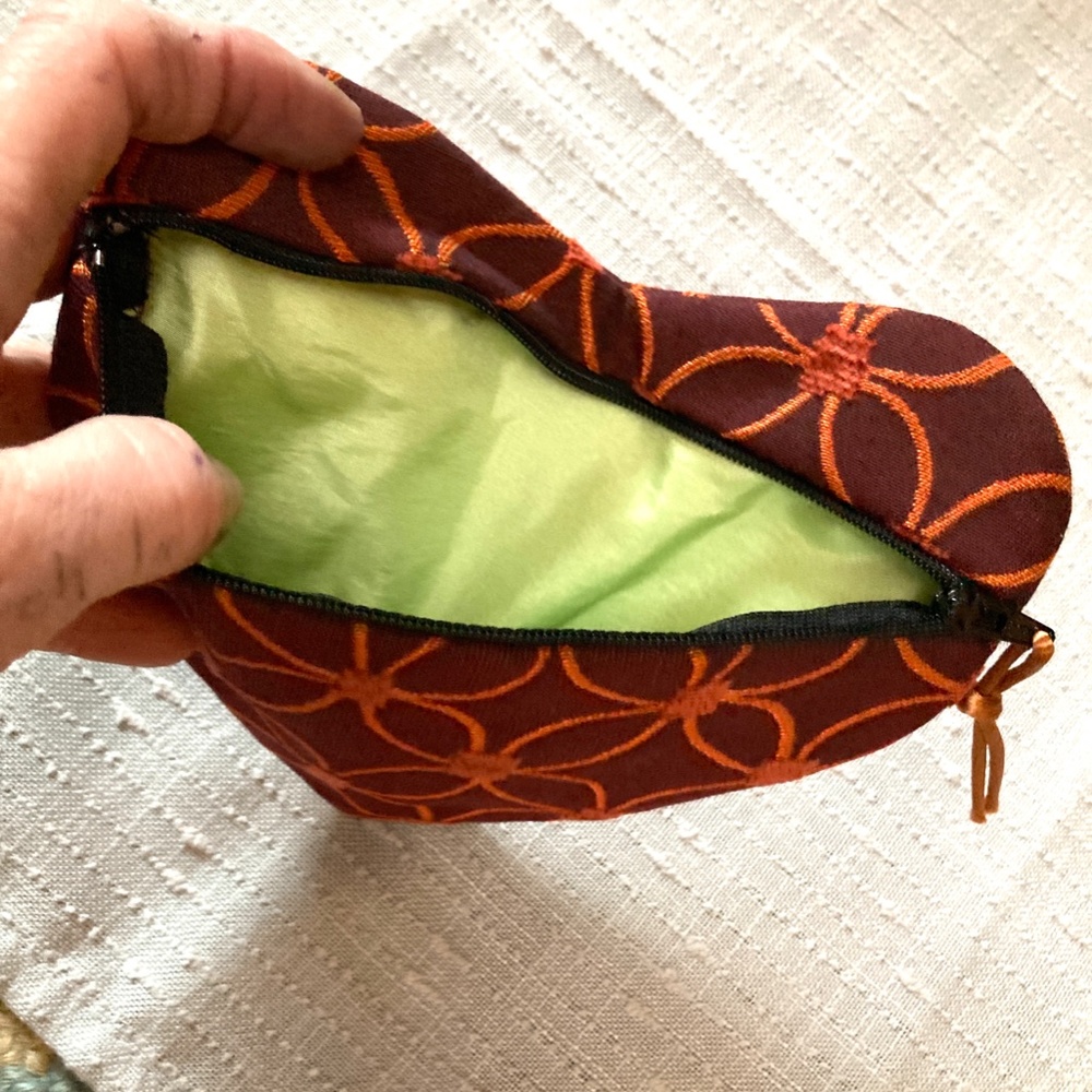 Helen's Daughters Handmade Large Heart Coin Purse - Picture 7 of 8